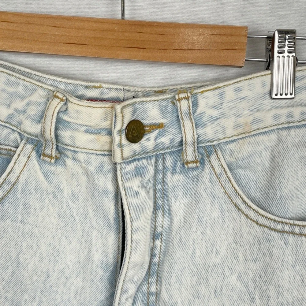VTG Guess Distressed Knee Length Light Blue Denim Shorts Size 27 Streetwear USA